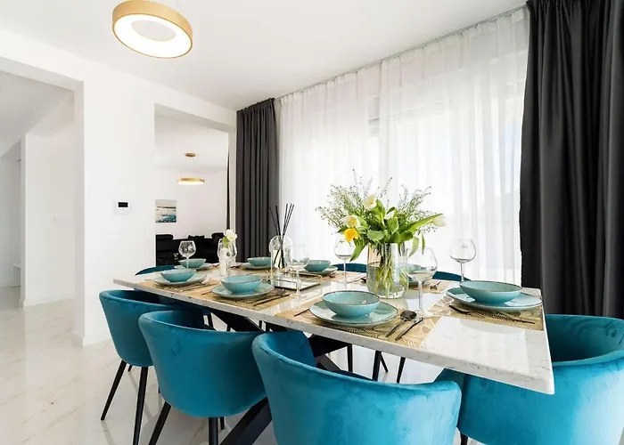 Adria Maria פריבלאקה