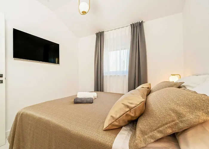 Adria Maria בית נופש *